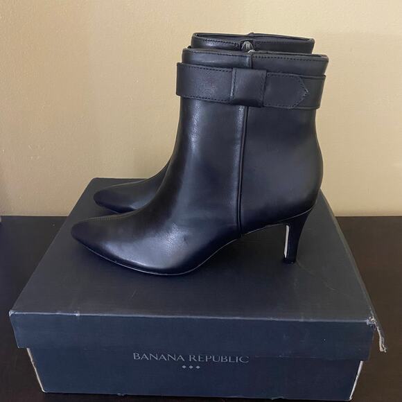 BANANA REPUBLIC VALAIS LEATHER ANKLE BOOTS - Picture 1 of 7